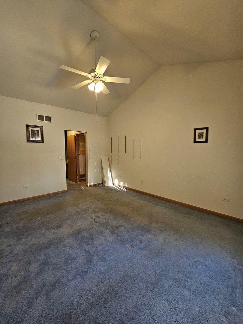 2013 Jeffrey Lane, Unit 2013 Elgin, IL 60123 - Photo 14 of 27 a view of a livingroom with a ceiling fan and chandelier fan
