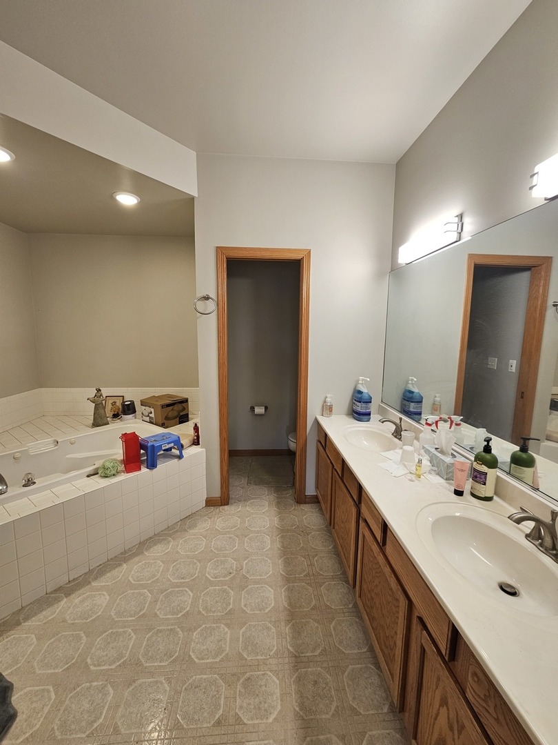 2013 Jeffrey Lane, Unit 2013 Elgin, IL 60123 - Photo 17 of 27 a bathroom with a double vanity sink mirror and double