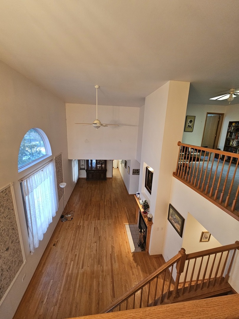 2013 Jeffrey Lane, Unit 2013 Elgin, IL 60123 - Photo 18 of 27 a view of a living room and dining room