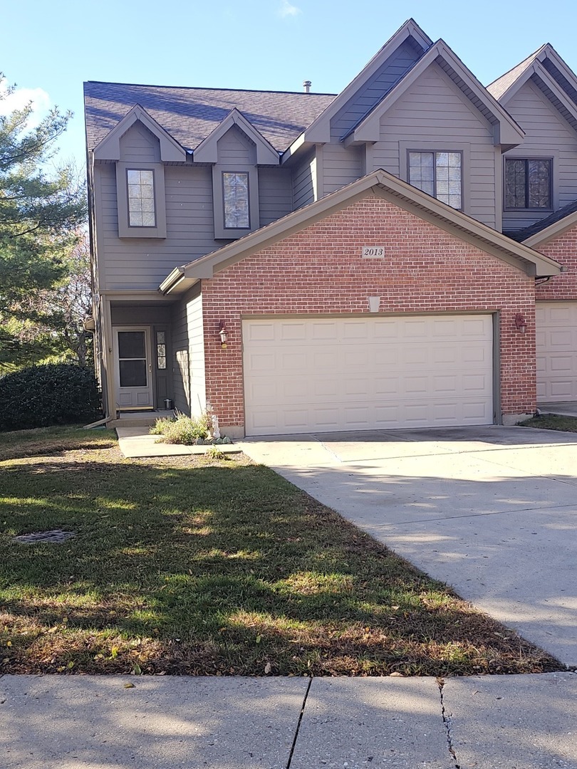 2013 Jeffrey Lane, Unit 2013 Elgin, IL 60123 - Photo 2 of 27 a front view of a house with a yard