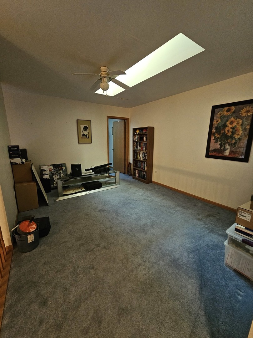 2013 Jeffrey Lane, Unit 2013 Elgin, IL 60123 - Photo 21 of 27 a room with gym equipment and a flat screen tv