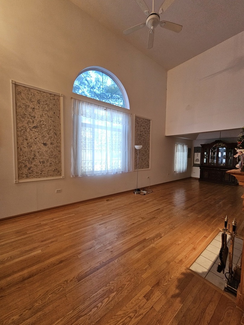 2013 Jeffrey Lane, Unit 2013 Elgin, IL 60123 - Photo 10 of 27 wooden floor in an empty room
