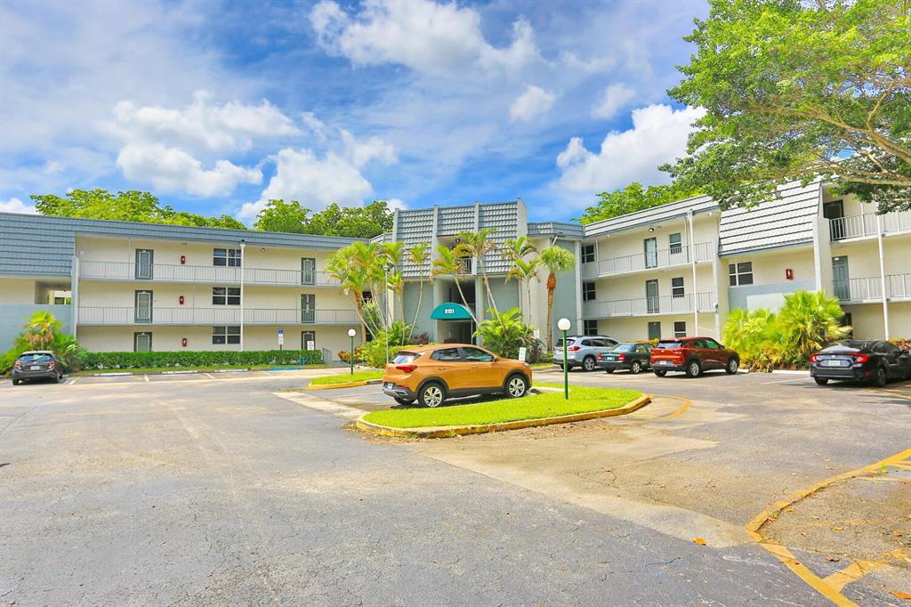 9151 Lime Bay Boulevard, Unit 310 Tamarac, FL 33321 - Photo 3 of 30 a view of a patio with a table and chairs and potted plants