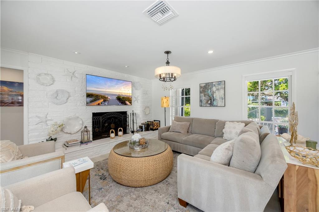 2728 Crayton Road Naples, FL 34103 - Photo 14 of 35 Gallery Image 14