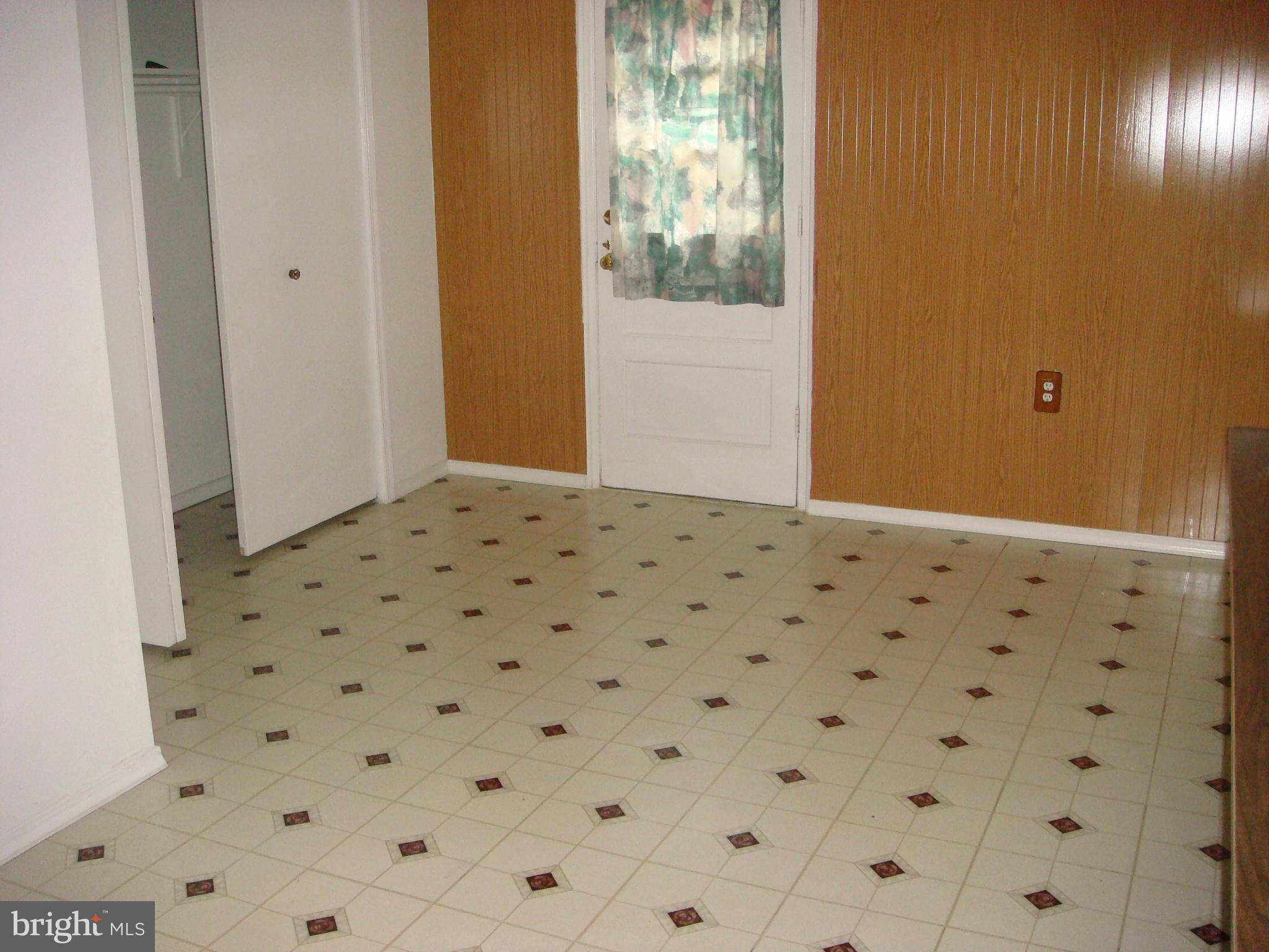 1 Tifton Court Potomac, MD 20854 - Photo 17 of 24 a view of a bathroom