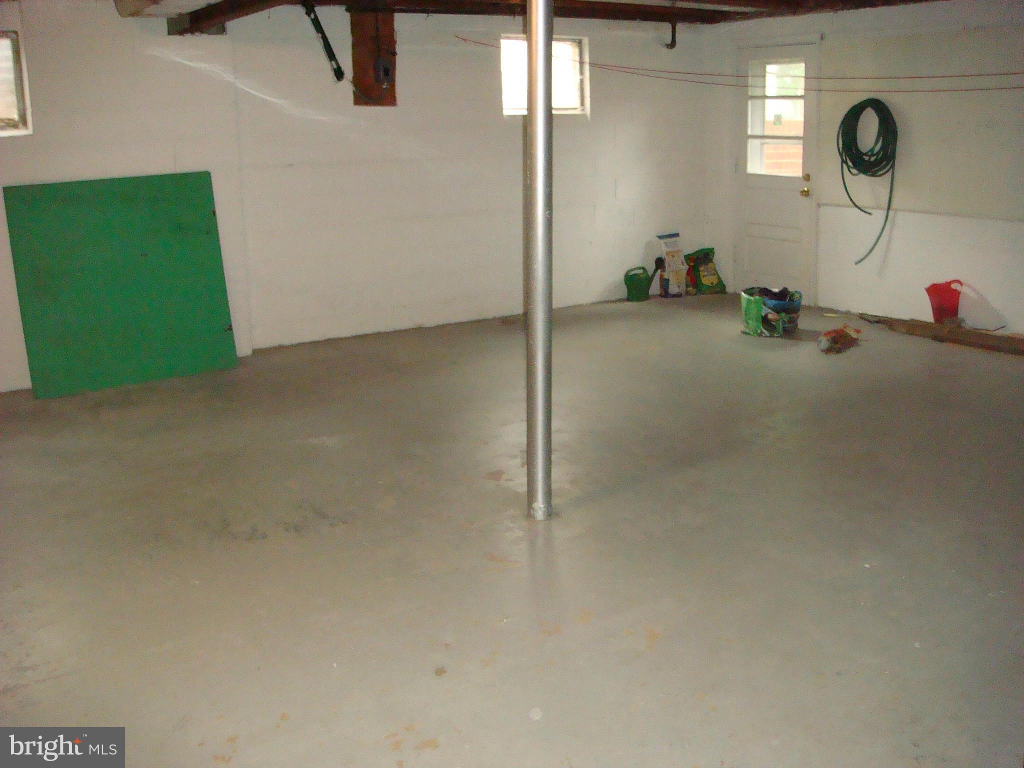 1 Tifton Court Potomac, MD 20854 - Photo 21 of 24 a view of a room with gym equipment