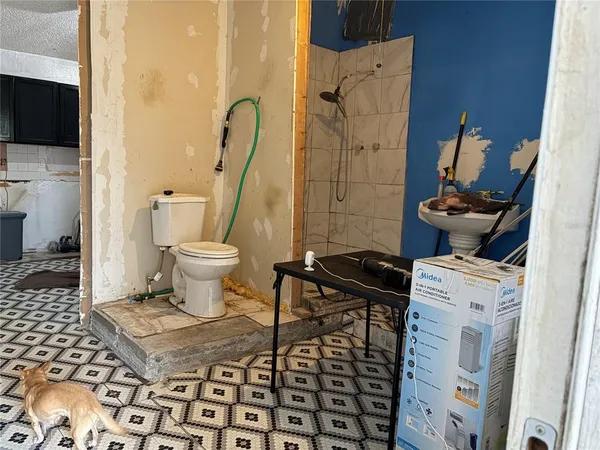 a bathroom with a toilet and a shower