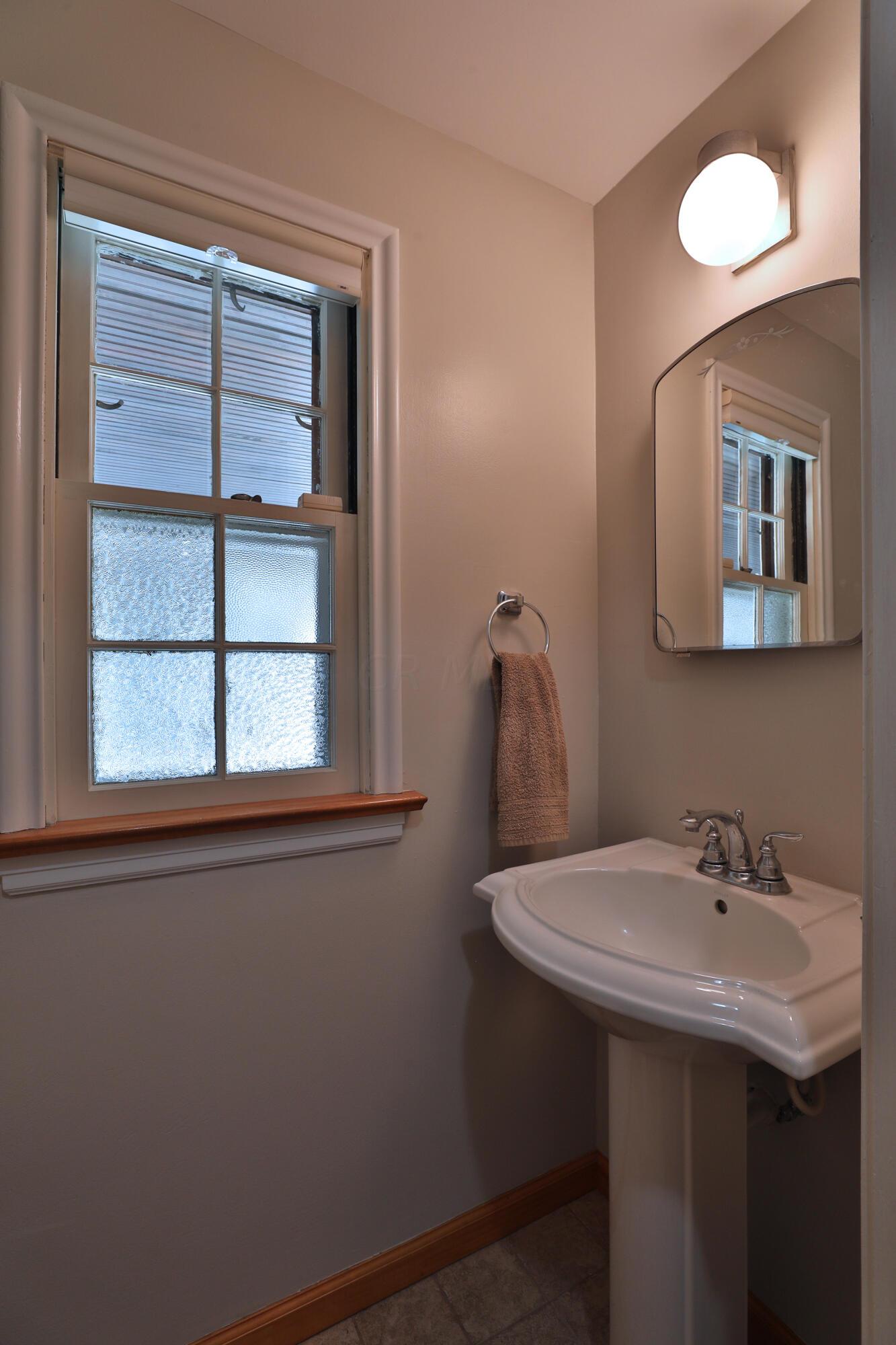 207 West Cooke Road Columbus, OH 43214 - Photo 14 of 33 207-W-Cooke-14