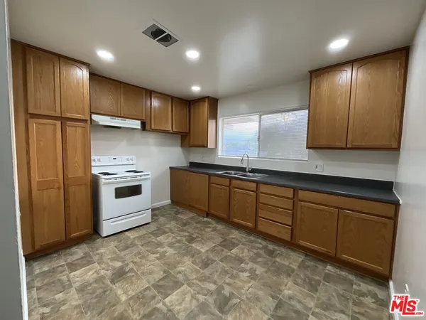 $1,699 | 1287 Olive Tree Lane, Unit D, Hemet, CA 92543