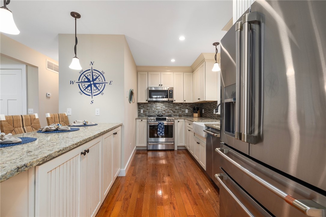 81 South Pier Road Narragansett, RI 02882 - Photo 11 of 49