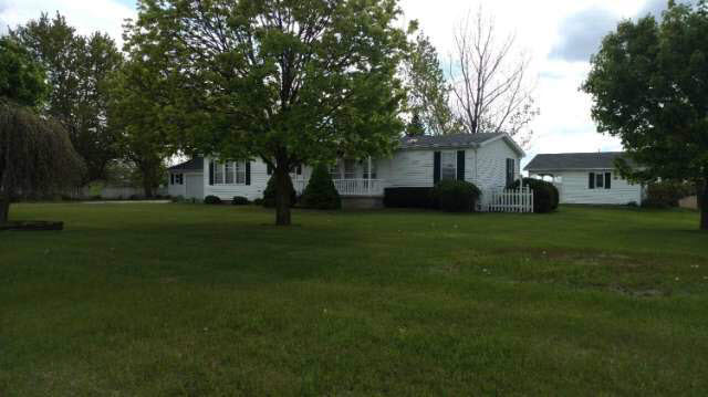 11322 South New Lothrop Road Durand, MI 48429 - Photo 1 of 6 21166425.JPG