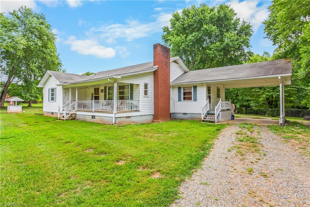 304 Armstrong Road Pilot Mountain, NC 27041 - Photo 2 of 42