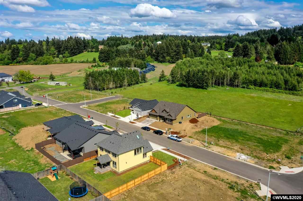 817 Riley Drive Northeast Silverton, OR 97381 - Photo 5 of 25 Gallery Image 5