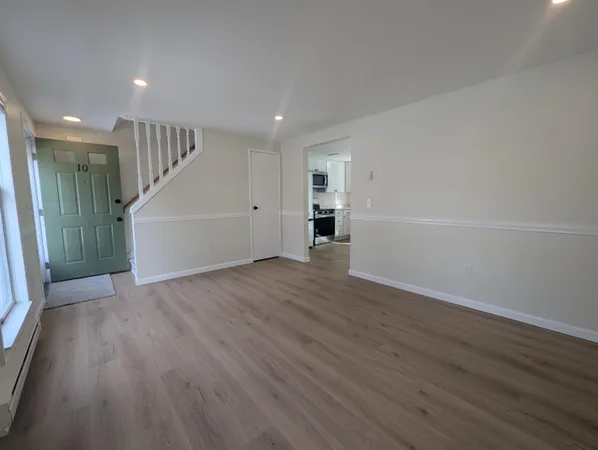 $350,000 | 10 Everett Court, Unit 10, Westbrook, ME 04092