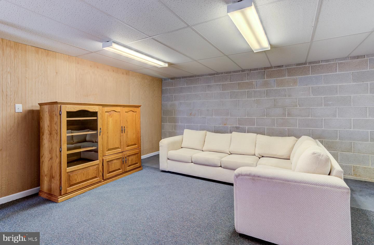 469 Dean Drive Kennett Square, PA 19348 - Photo 41 of 47 a living room with furniture and a window
