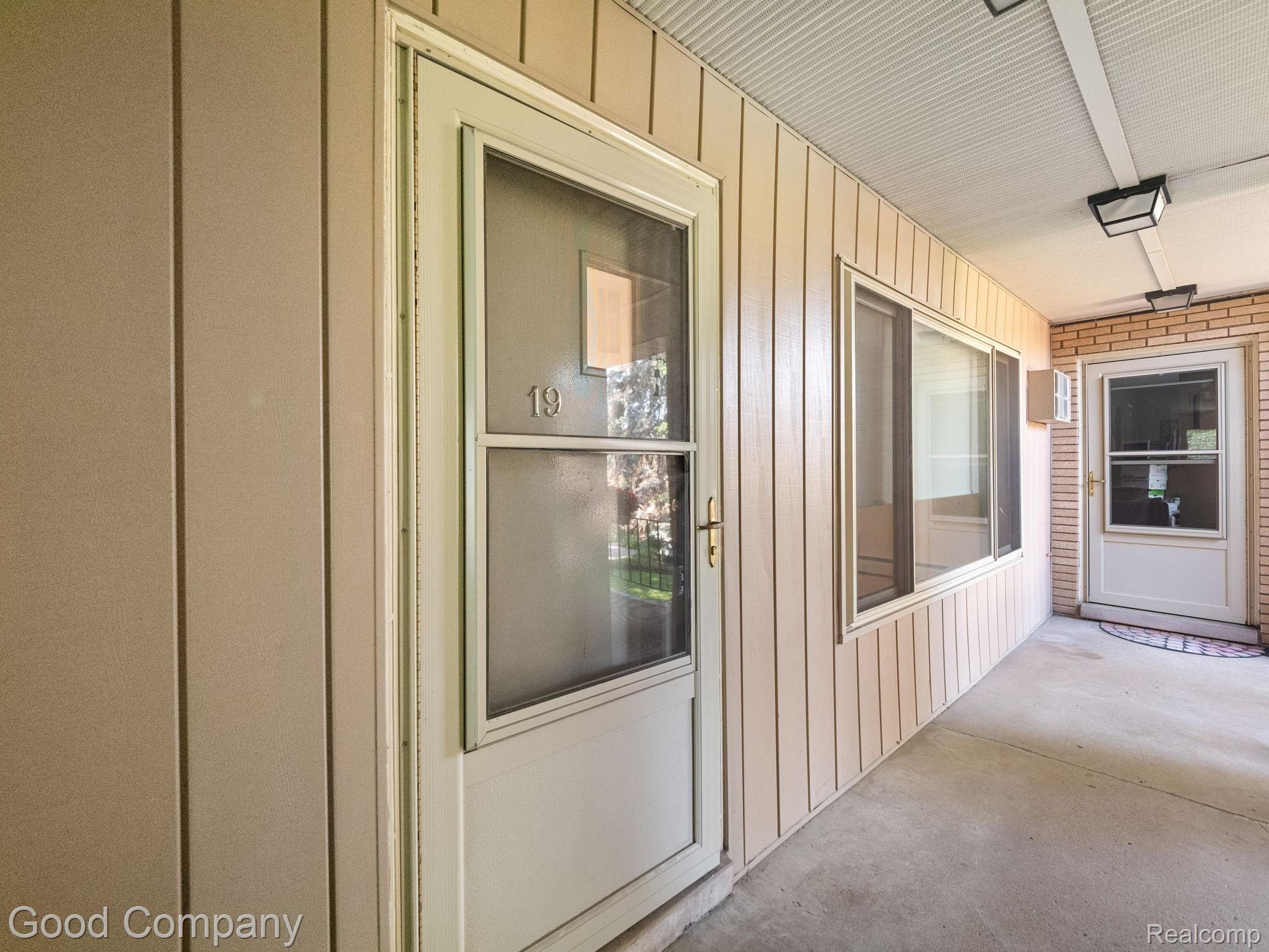 2655 East Maple Road, Unit 19 Birmingham, MI 48009 - Photo 6 of 19 8-web-or-mls-P3599766.jpg