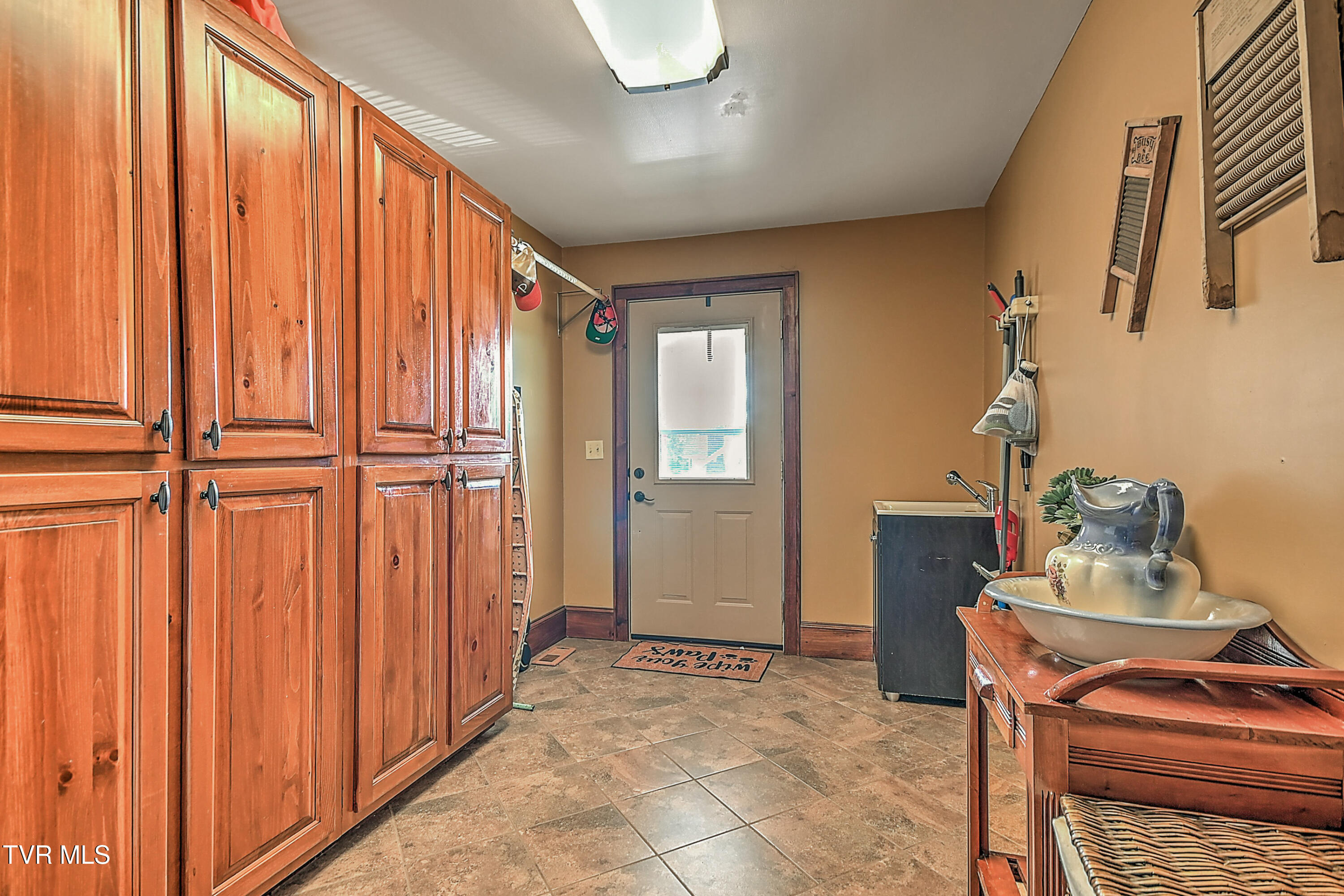 700 Park Street Bristol, VA 24201 - Photo 30 of 45 700 Park St DB-27
