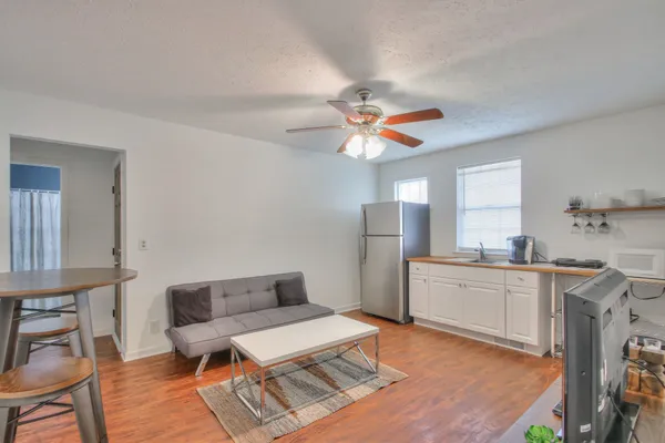 $1,195 | 1714 B Villa Place, Nashville, TN 37212