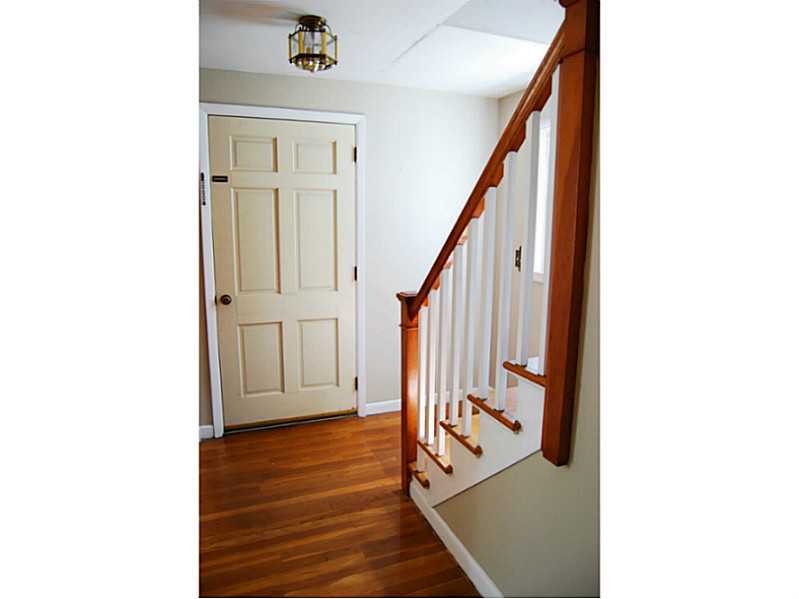 32 Plum Road East Providence, RI 02915 - Photo 4 of 25 Entry.