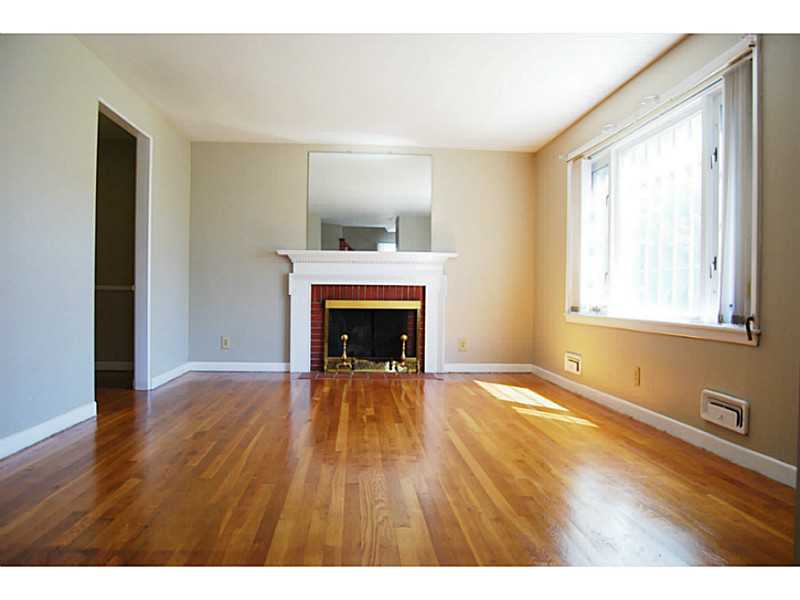 32 Plum Road East Providence, RI 02915 - Photo 5 of 25 Living Room.