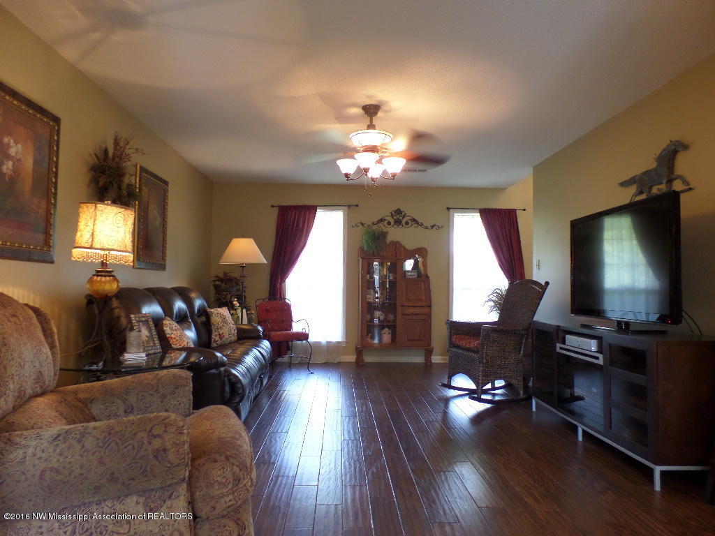 1017 West Oak Grove Road Hernando, MS 38632 - Photo 8 of 27 SAM_5081