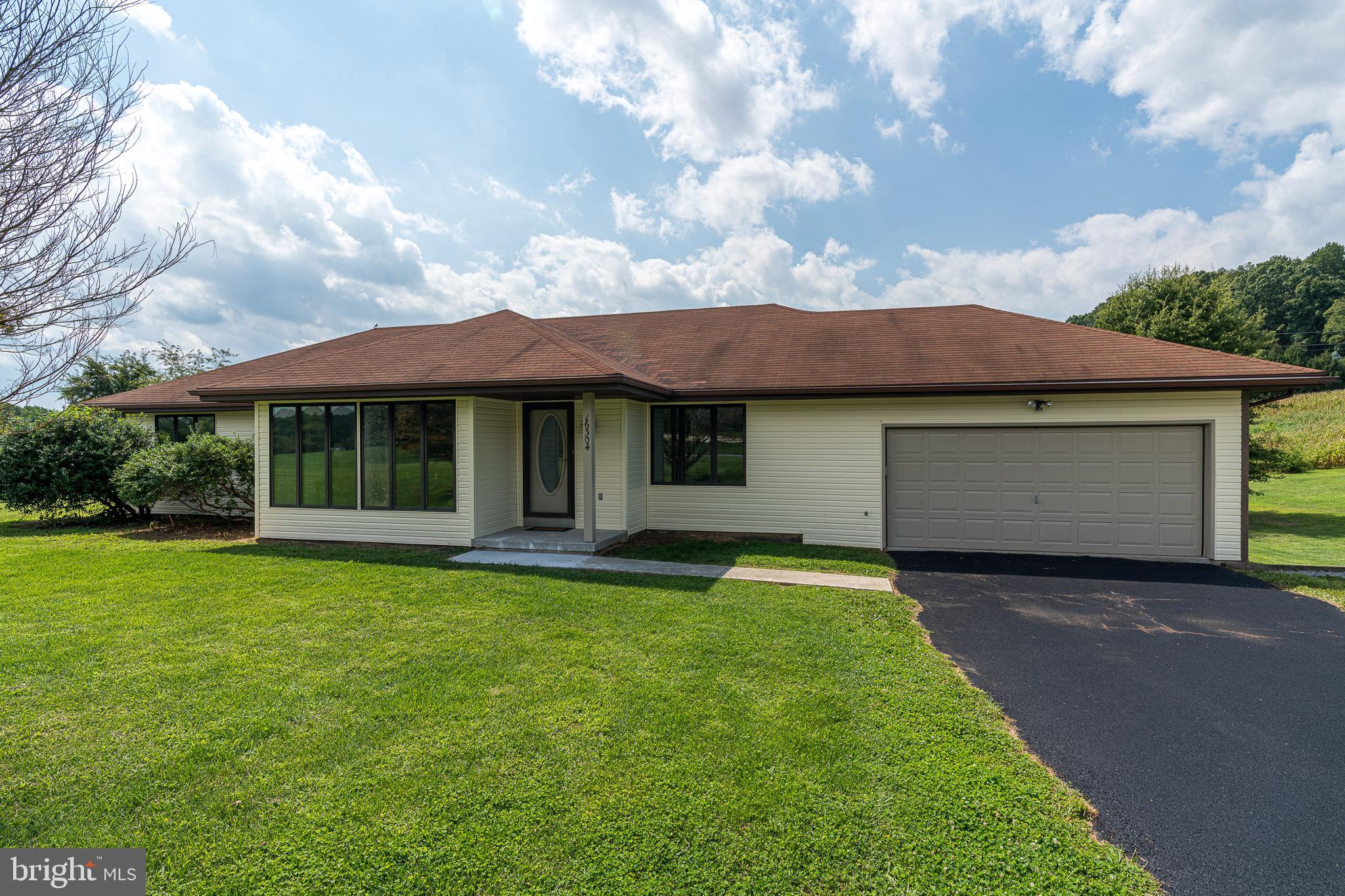 16304 Dolf Road Stewartstown, PA 17363 - Photo 3 of 32 Gallery Image 3