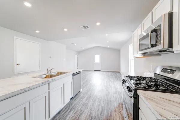 $175,990 | 305 Mariposa Circle, Kenedy, TX 78119