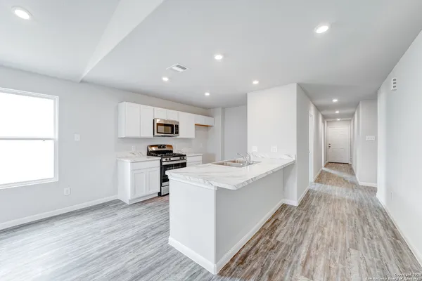 $175,990 | 305 Mariposa Circle, Kenedy, TX 78119