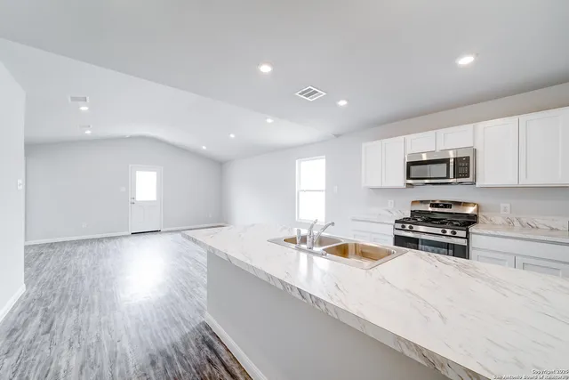 $199,990 | 305 Mariposa Circle, Kenedy, TX 78119