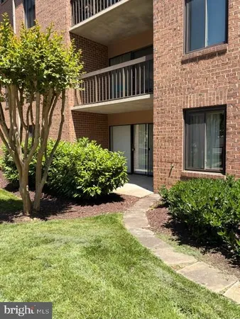 $2,300 | 11405 Commonwealth Drive, Unit 11405, Rockville, MD 20852