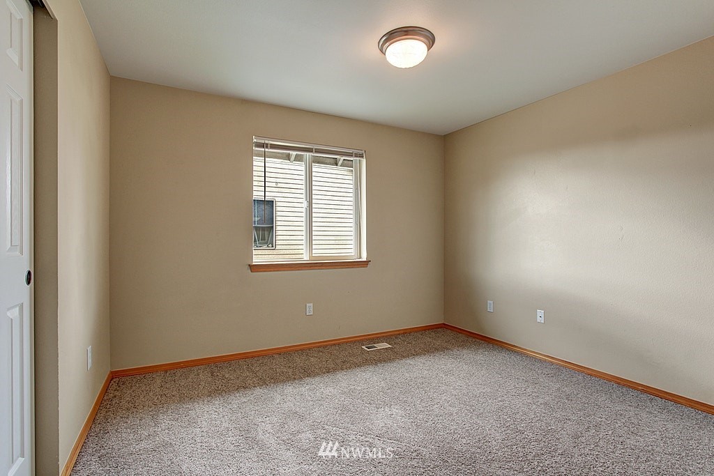 503 Ilwaco Avenue Northeast Renton, WA 98059 - Photo 13 of 17 an empty room with a window