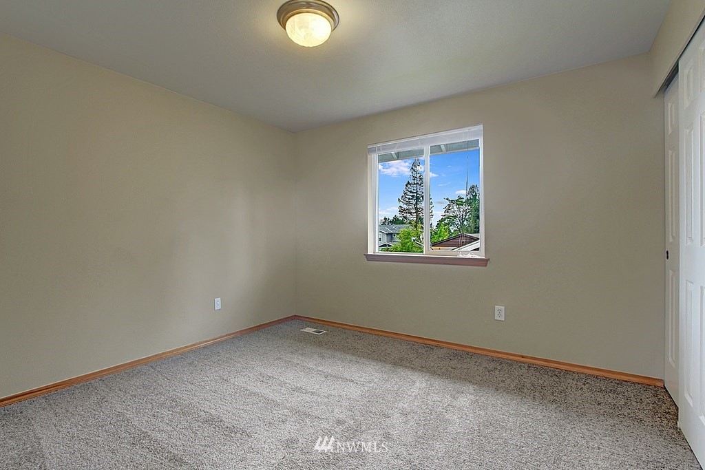 503 Ilwaco Avenue Northeast Renton, WA 98059 - Photo 15 of 17 an empty room with windows