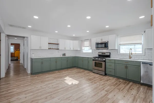 $307,500 | 21339 West Morton Drive, Lake Villa, IL 60046