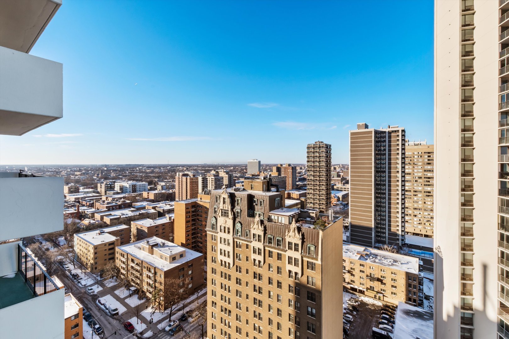 6033 North Sheridan Road, Unit 21D Chicago, IL 60660 - Photo 15 of 22 a view of city with tall buildings