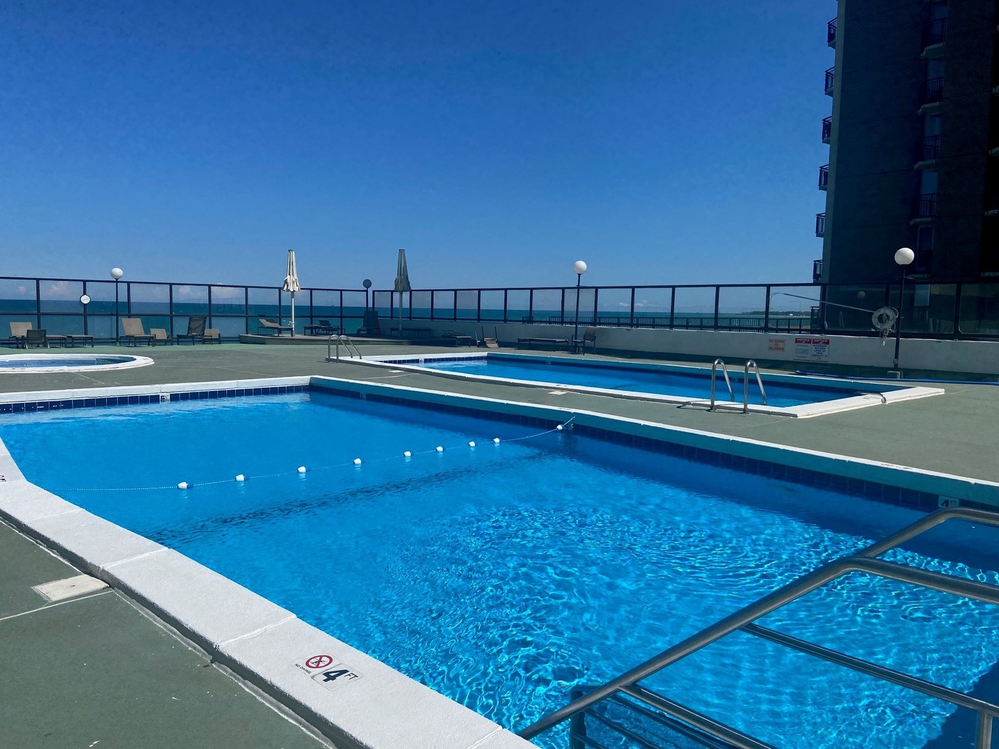 6033 North Sheridan Road, Unit 21D Chicago, IL 60660 - Photo 20 of 22 a view of a swimming pool with a lawn chairs