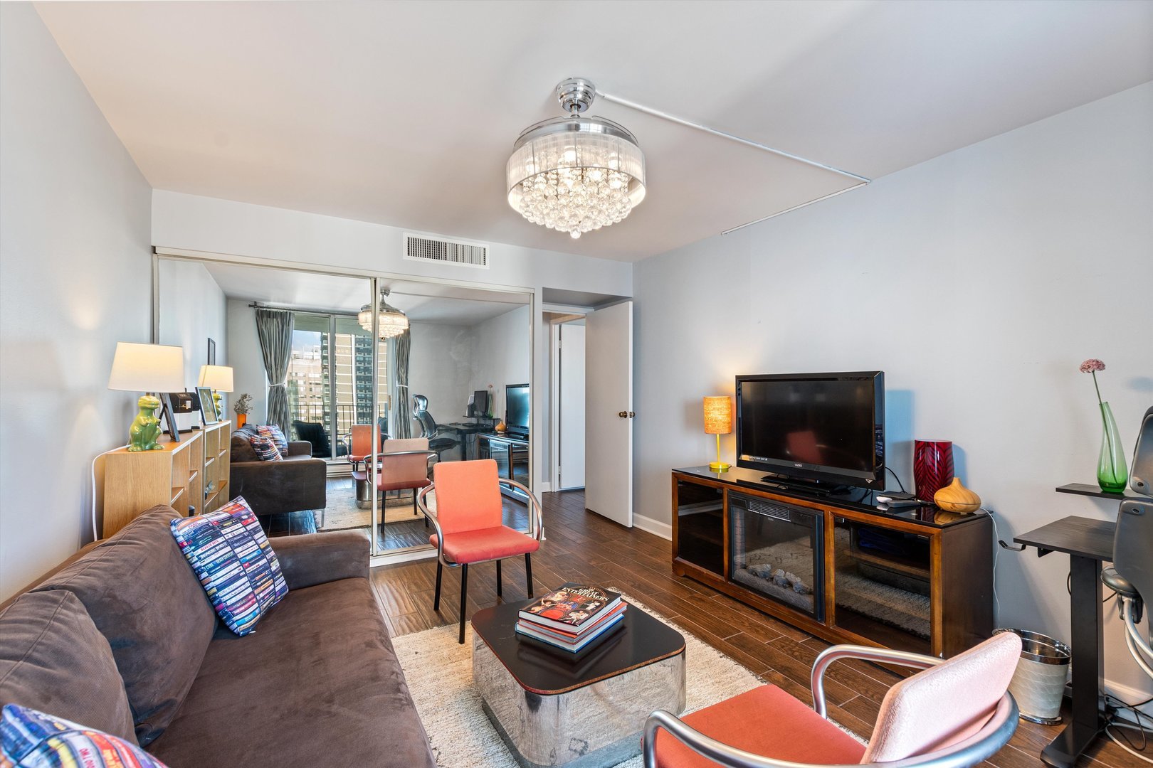 6033 North Sheridan Road, Unit 21D Chicago, IL 60660 - Photo 8 of 22 a living room with furniture and a flat screen tv