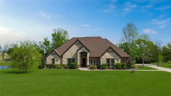 $680,000 | 209 Ellis Creek Drive, Weatherford, TX 76085