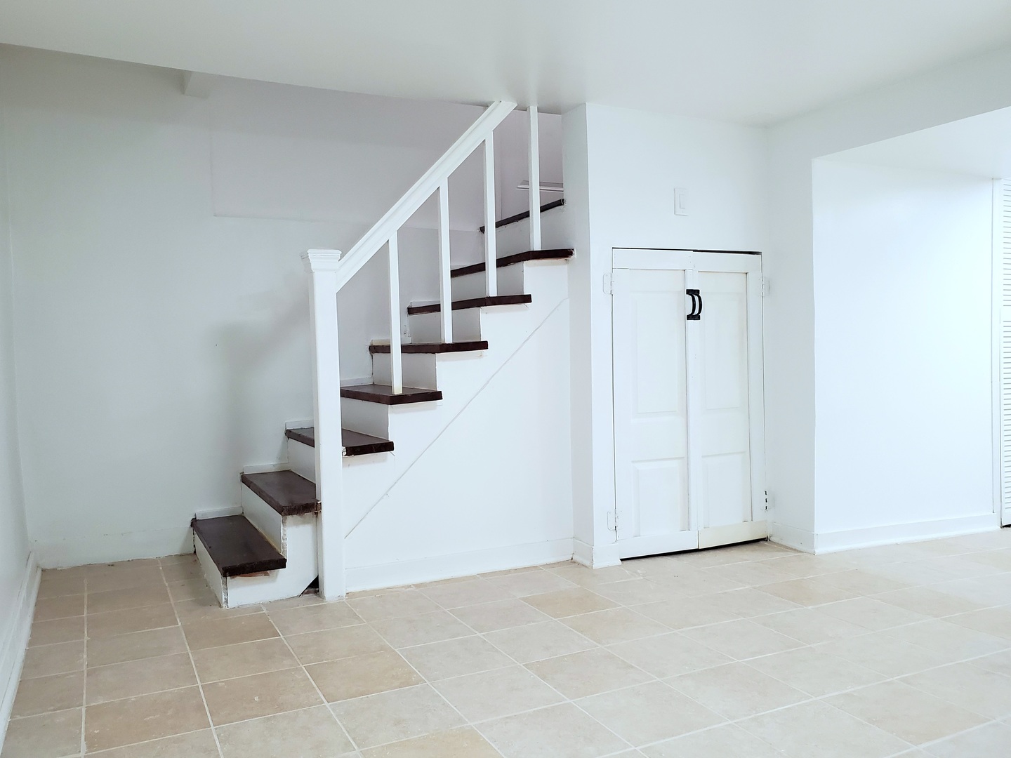 653 East 105th Street Chicago, IL 60628 - Photo 18 of 27 a view of entryway and hall