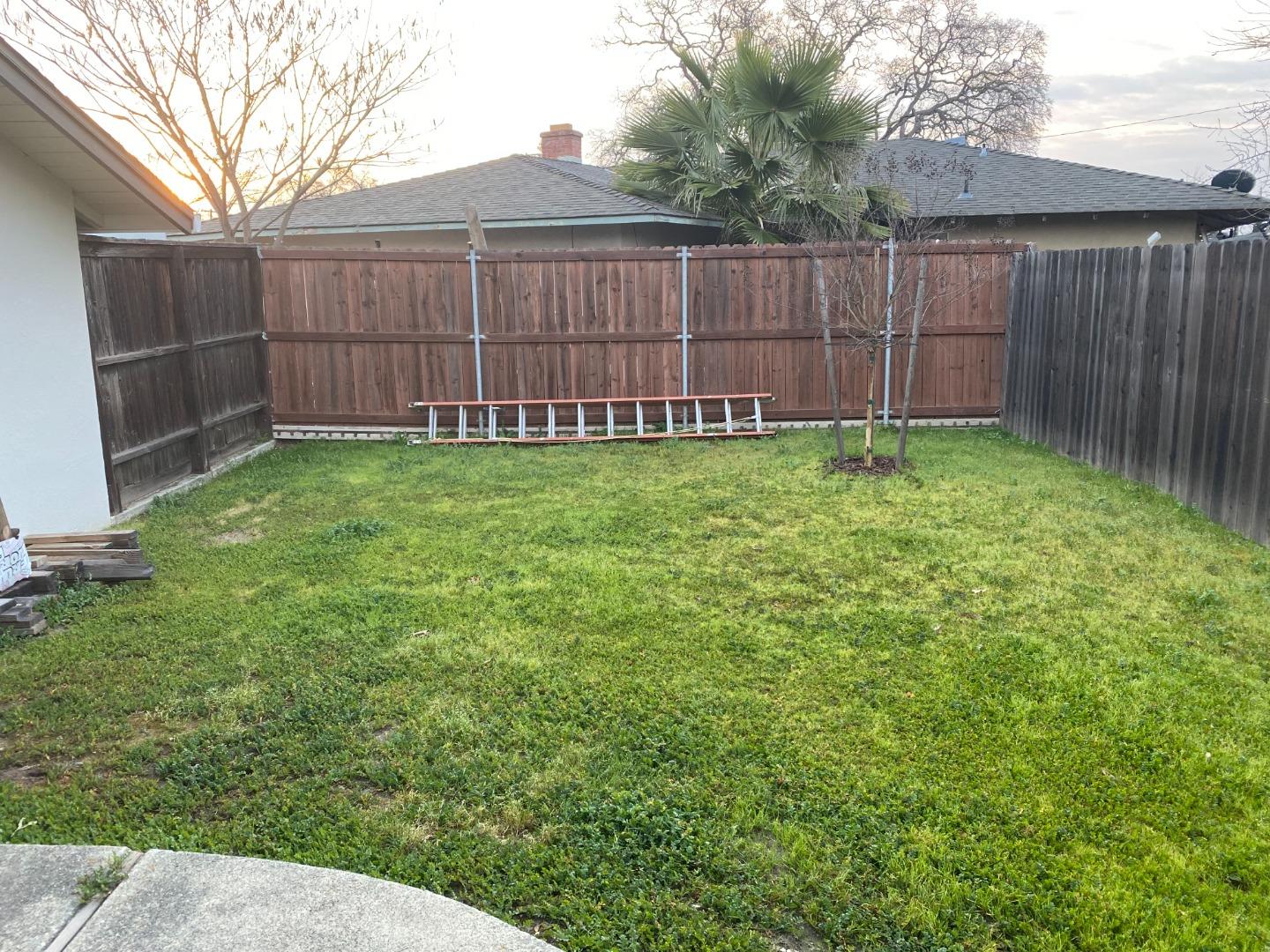 502 Oak Ridge Drive Roseville, CA 95661 - Photo 17 of 17 a view of a backyard with wooden fence