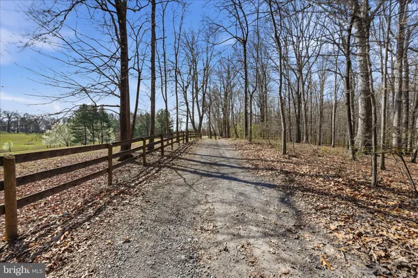 $325,000 | Mcdonalds, Hume, VA 22639