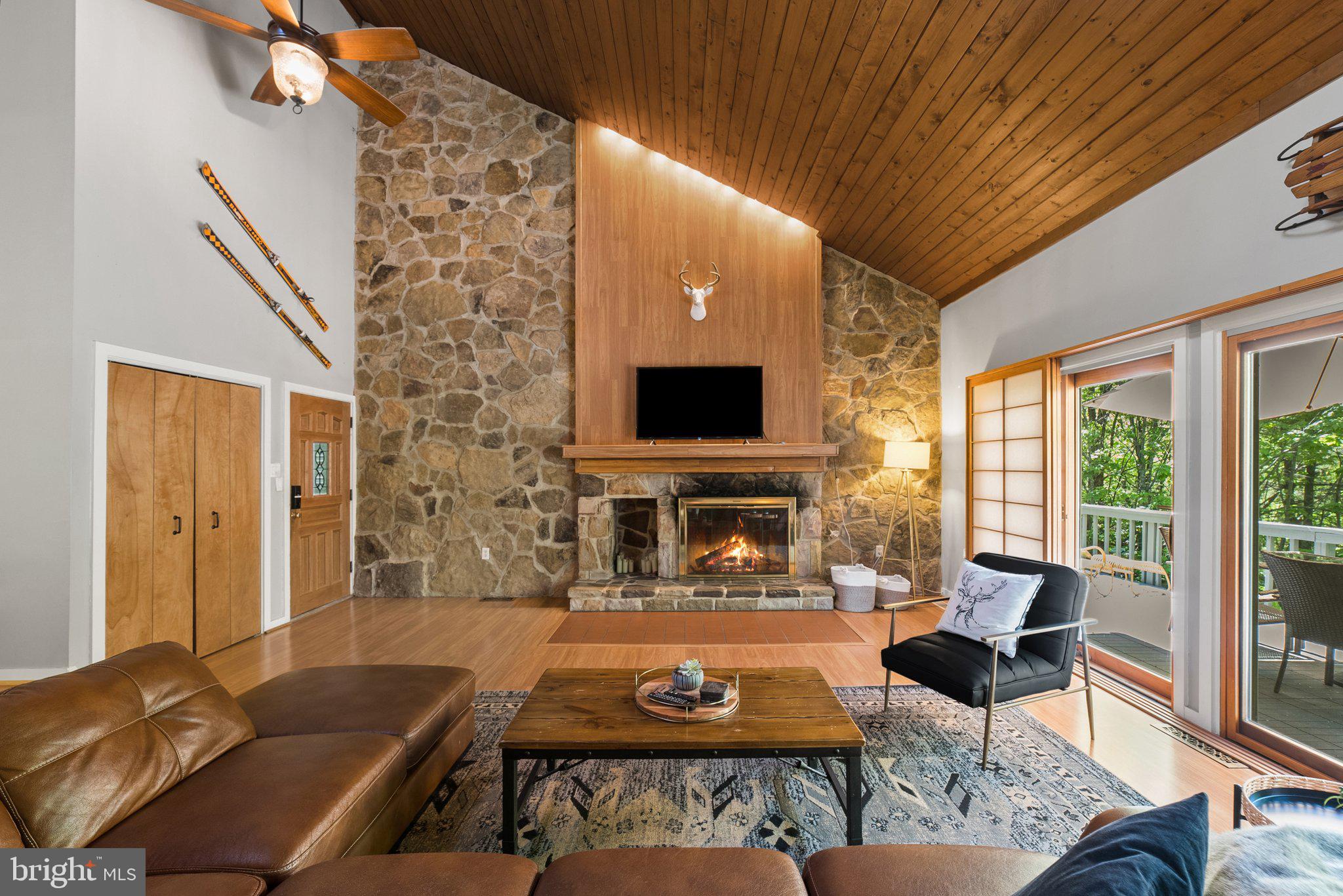 7545 Supinlick Ridge Road Mount Jackson, VA 22842 - Photo 13 of 48 Main Level Living Room