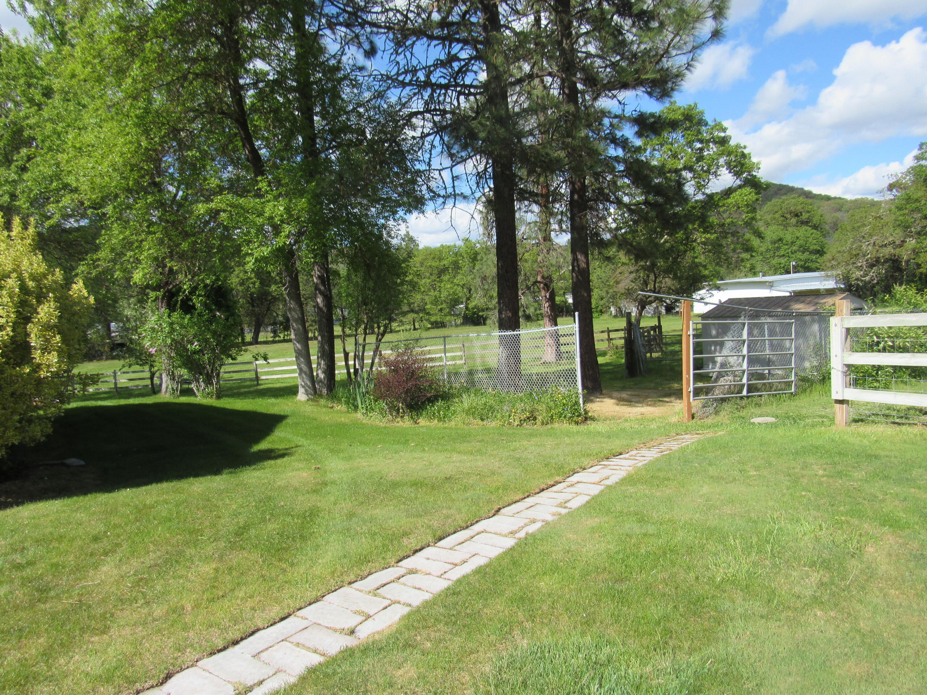 7065 Old Stage Road Central Point, OR 97502 - Photo 19 of 35 walk to the pasture