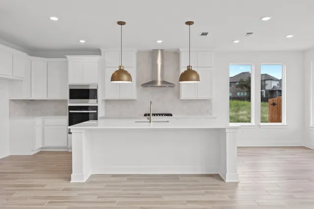 $699,880 | 7413 Desert Needle Drive, Lago Vista, TX 78645