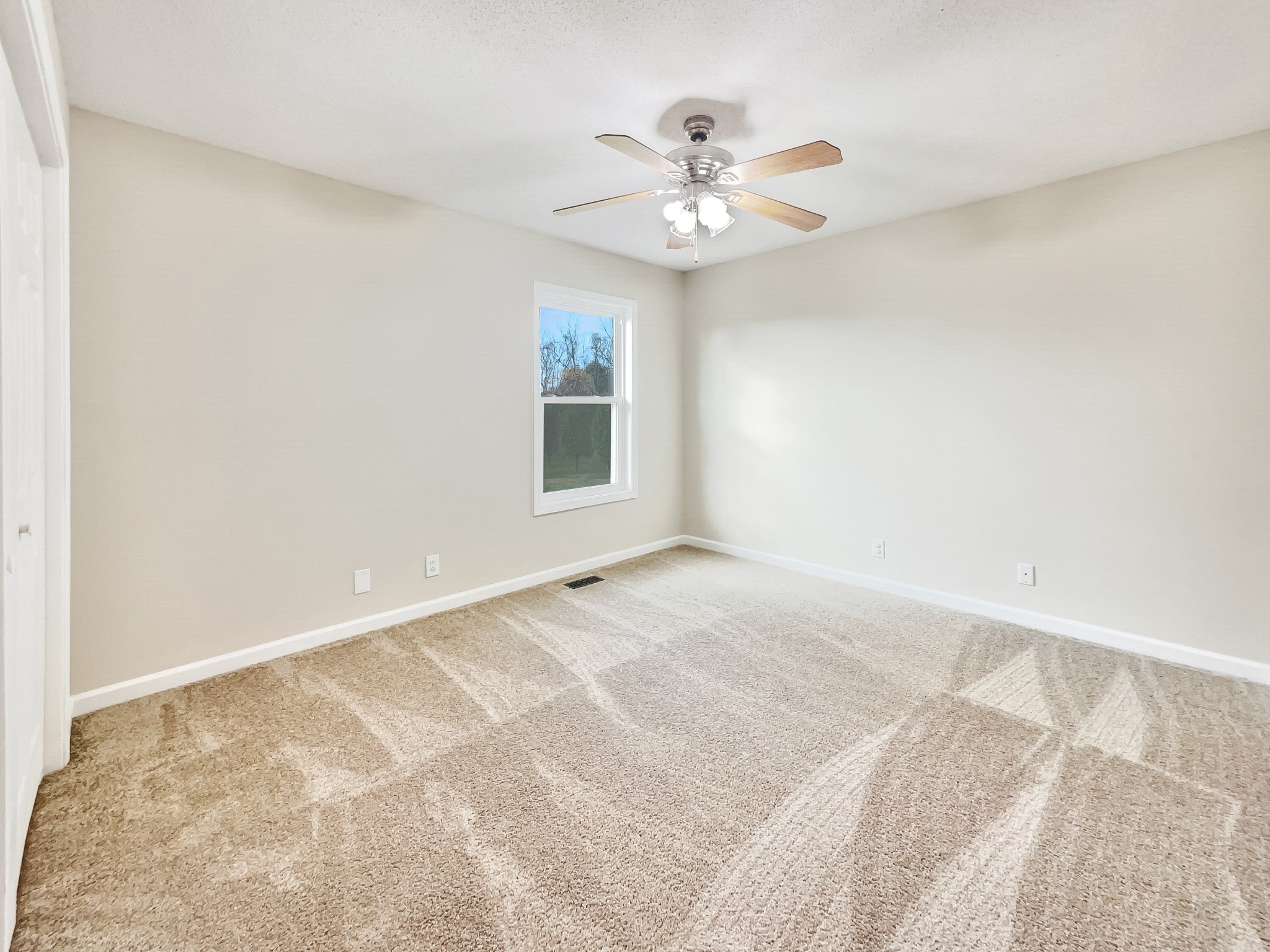 2222 Battle Creek Road Springfield, TN 37172 - Photo 7 of 17 a view of an empty room with chandelier fan and a chandelier fan