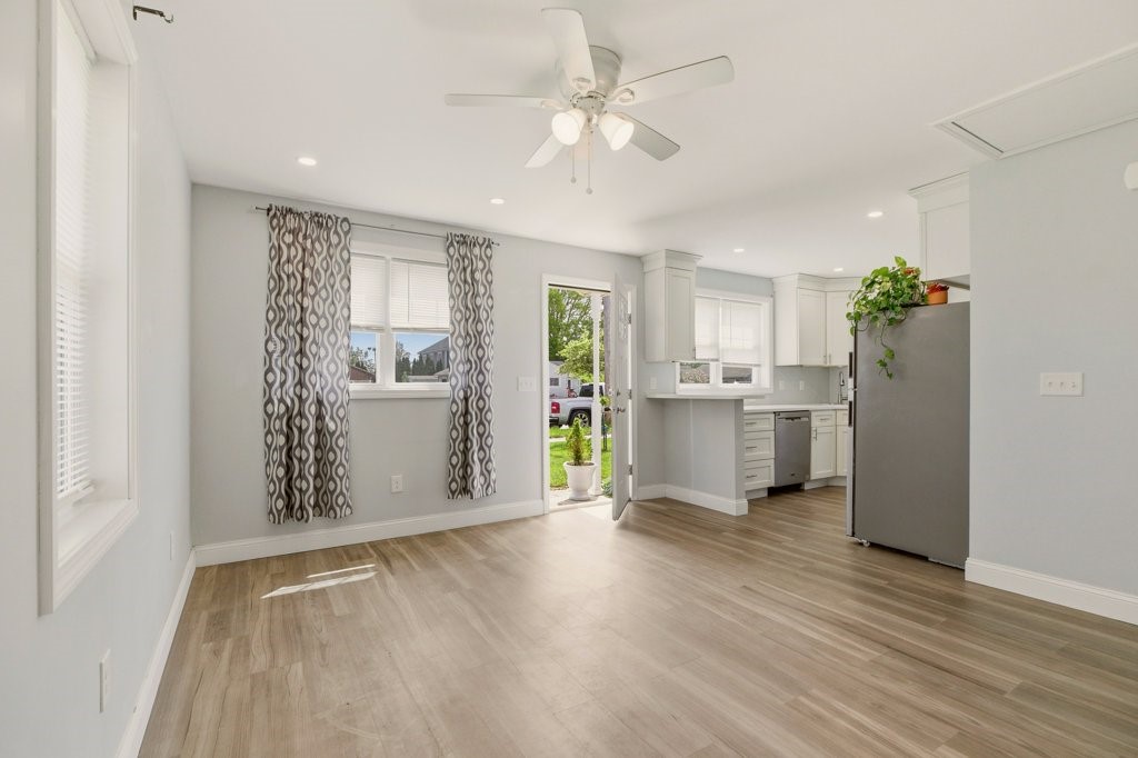 6 Woolsey Road, Unit A Middletown, RI 02842 - Photo 4 of 20