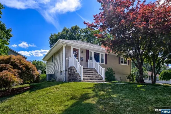 $550,000 | 30 Heather Lane, Bloomingdale, NJ 07403