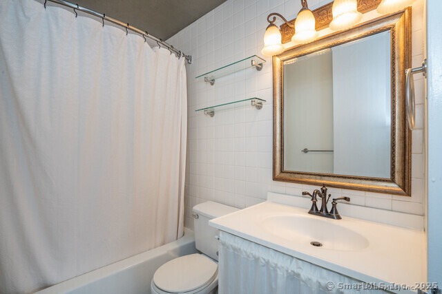 1 Gold Street, Unit 11E Hartford, CT 06103 - Photo 21 of 21 a bathroom with a sink and toilet