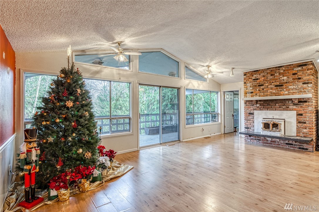 15350 Crescent Valley Road Southeast Olalla, WA 98359 - Photo 14 of 34 Gallery Image 14