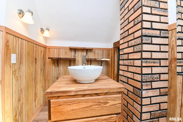 $189,900 | 412 Washington Street, Pekin, IL 61554