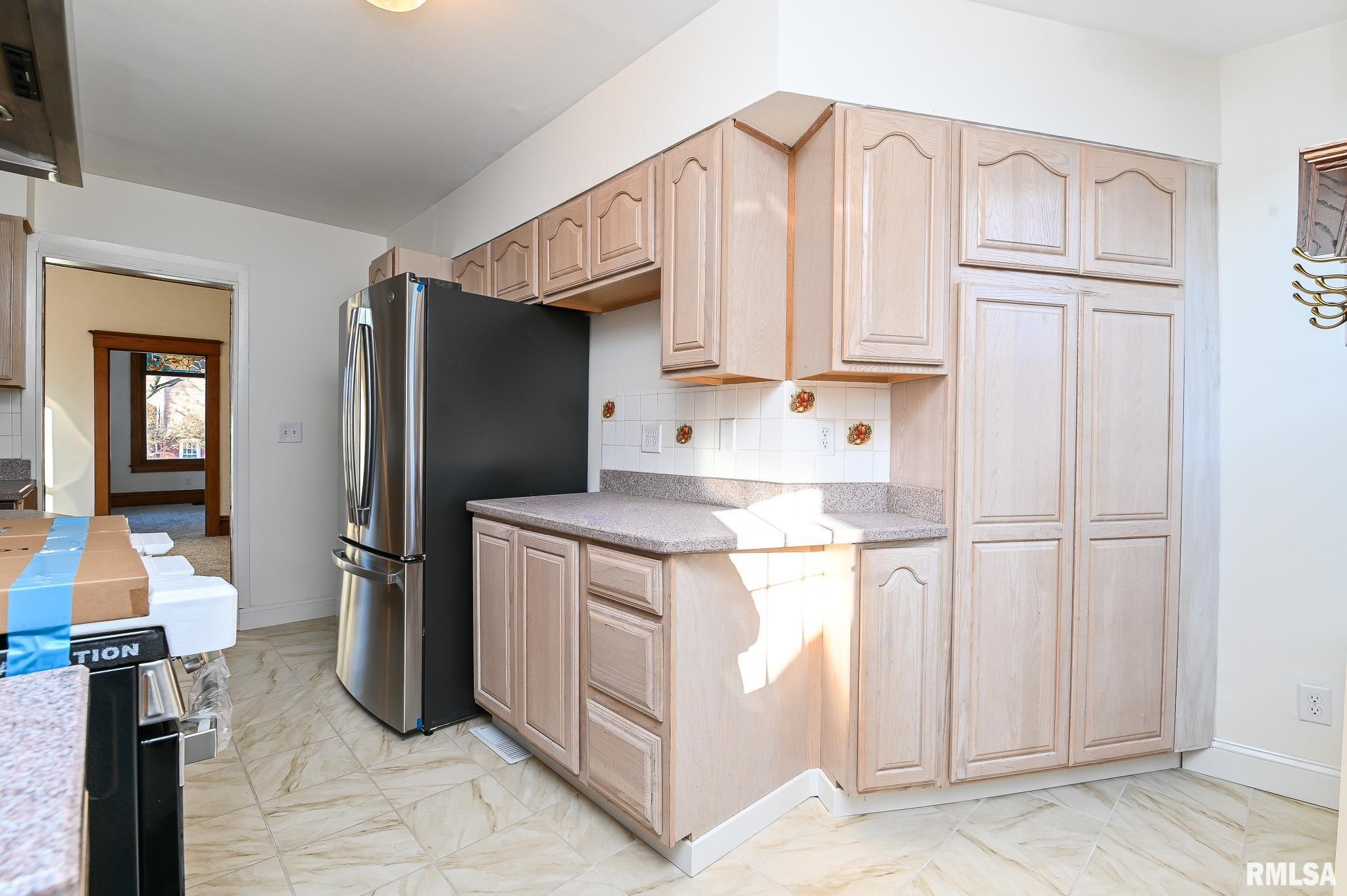 412 Washington Street Pekin, IL 61554 - Photo 4 of 47